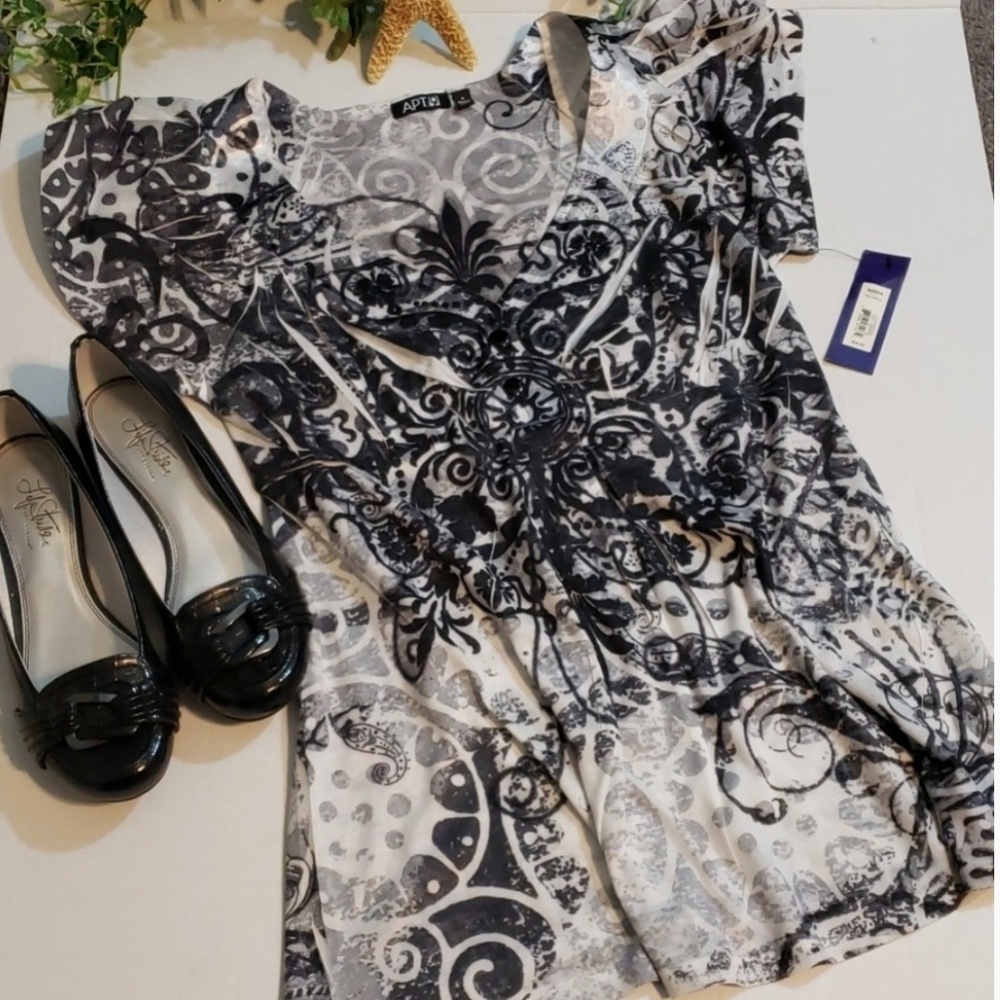 Apt. 9 v neck  top